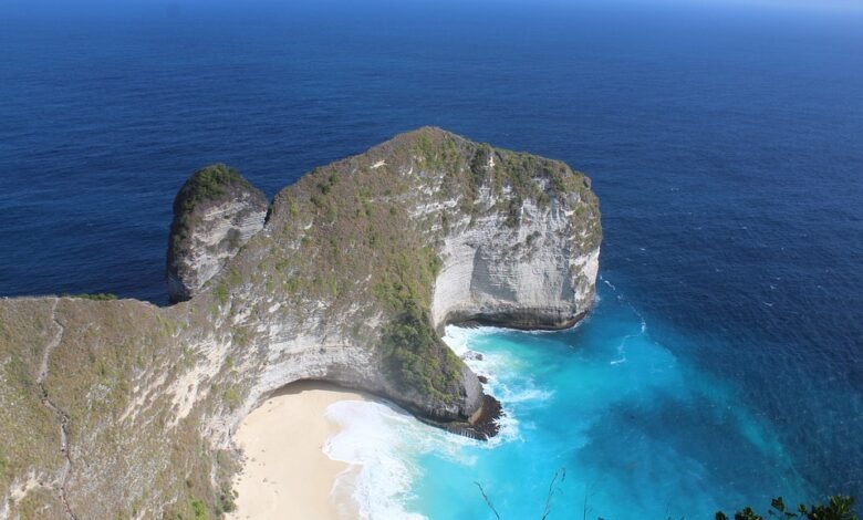 Best Time to Visit Diamond Beach in Nusa Penida