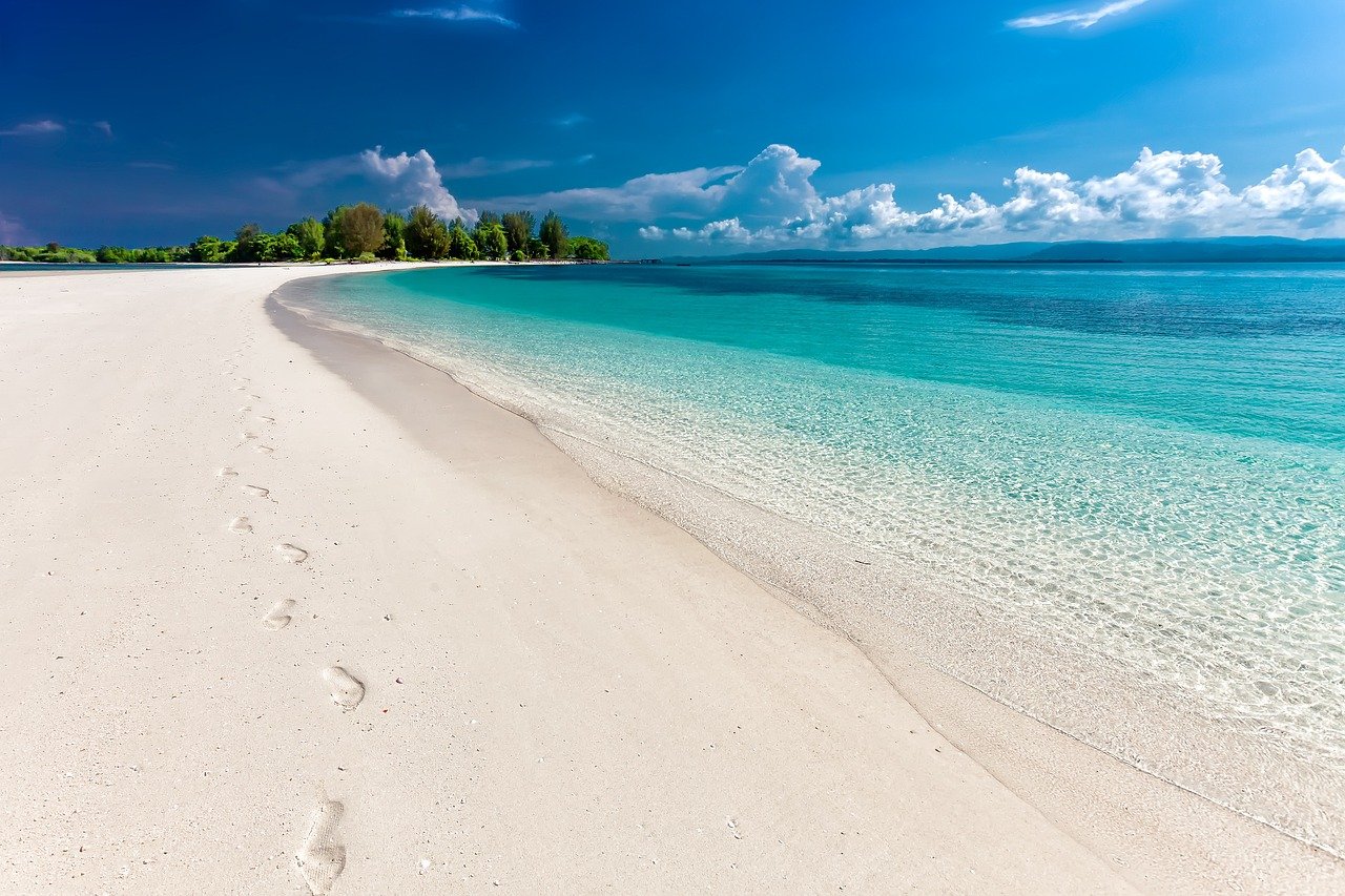 What Day of the Week is the Beach Least Crowded?