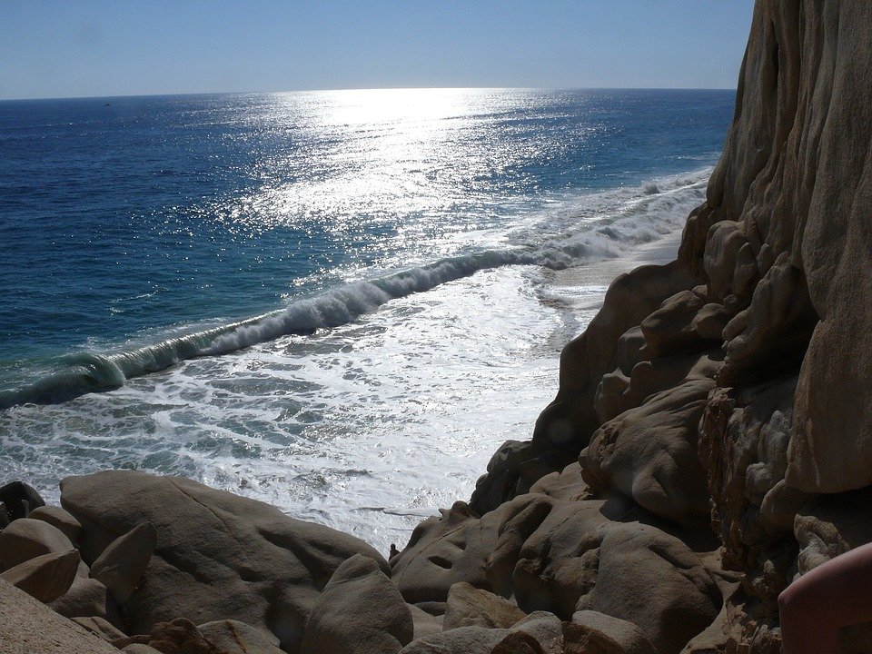 Why are the beaches in Cabo not swimmable?